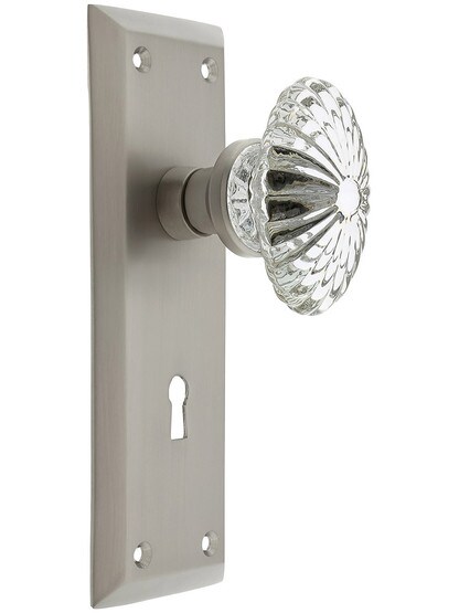 New York Plate with Oval Fluted Crystal Knob with Keyhole in Satin Nickel.